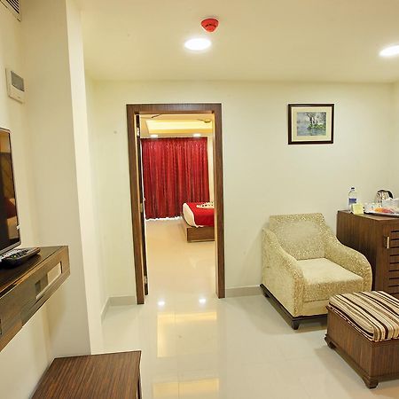 Отель Joyees Residency Коттаям Экстерьер фото